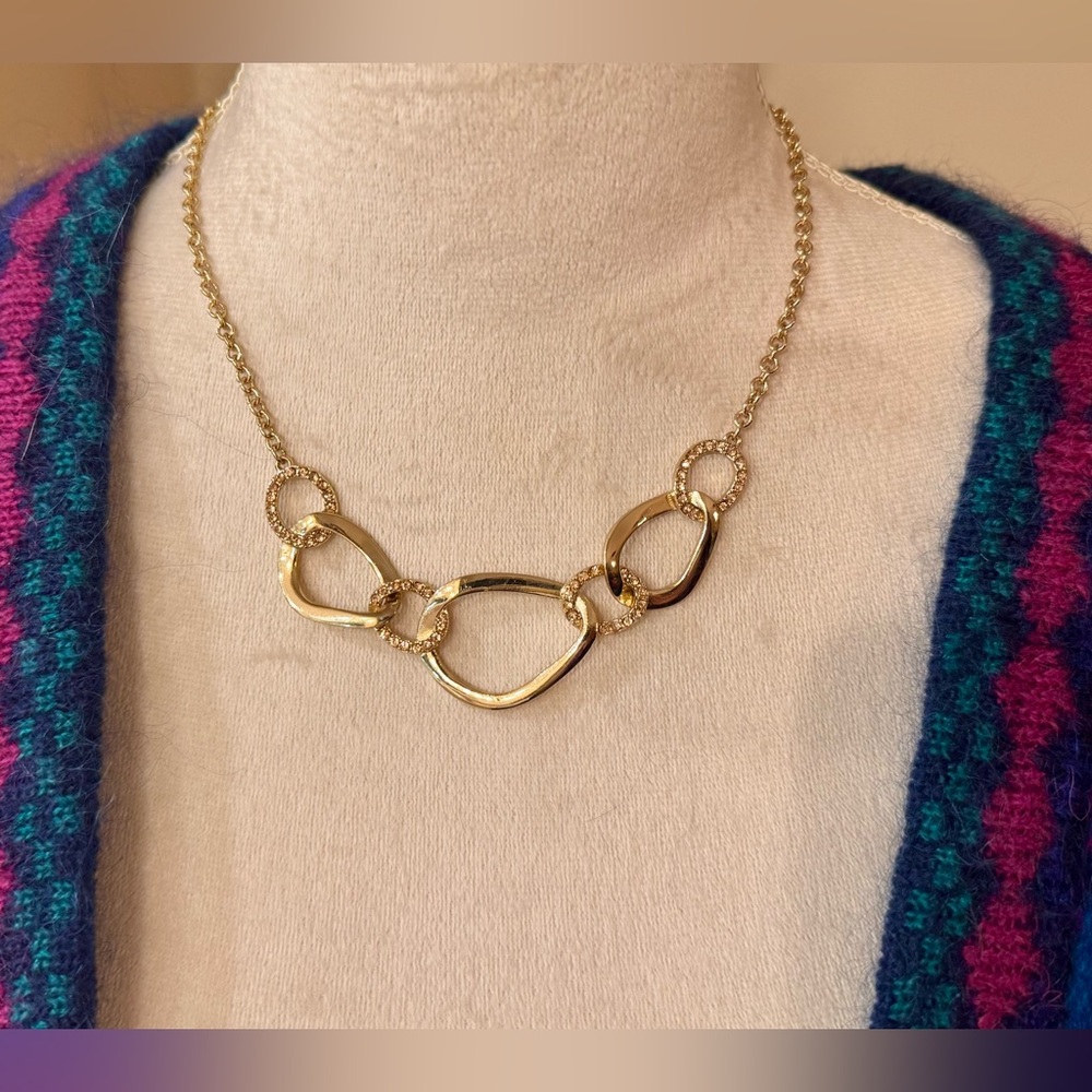 ☀️ Vintage Avon SAQ Gold Tone Linked Necklace 17–19” Rhinestone Accents
